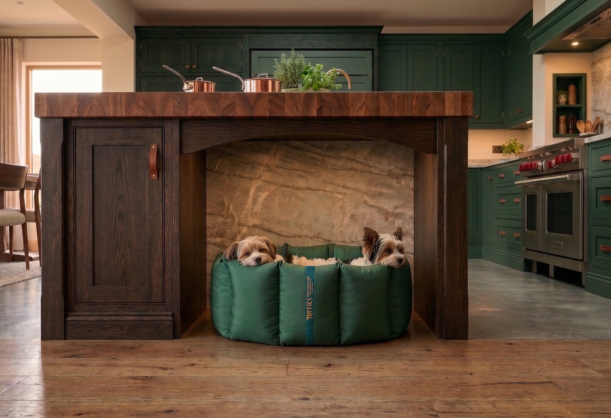 (Full Nest Emerald Green with Brown Dog Dryer)