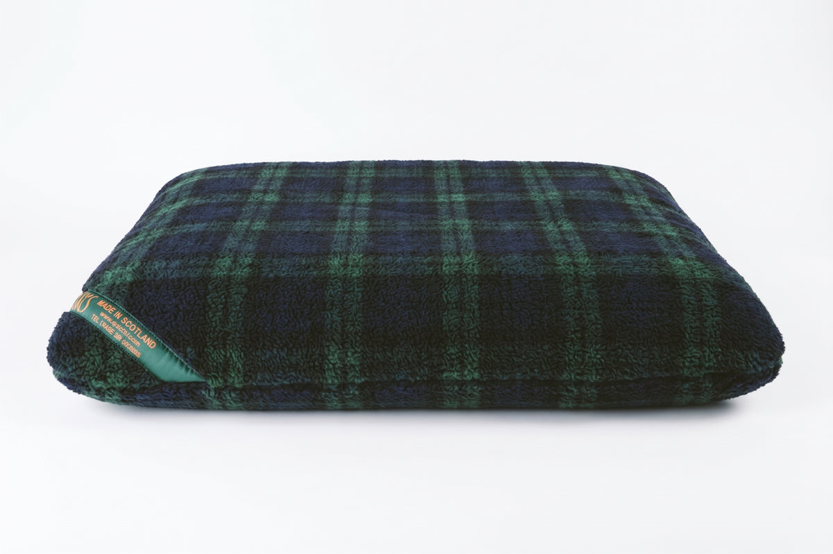 CLEARANCE : MEDIUM 76 x 68 cm Luxury Fleece in Black Watch
