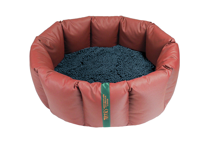 (Full Nest Russet with Navy Dog Dryer)