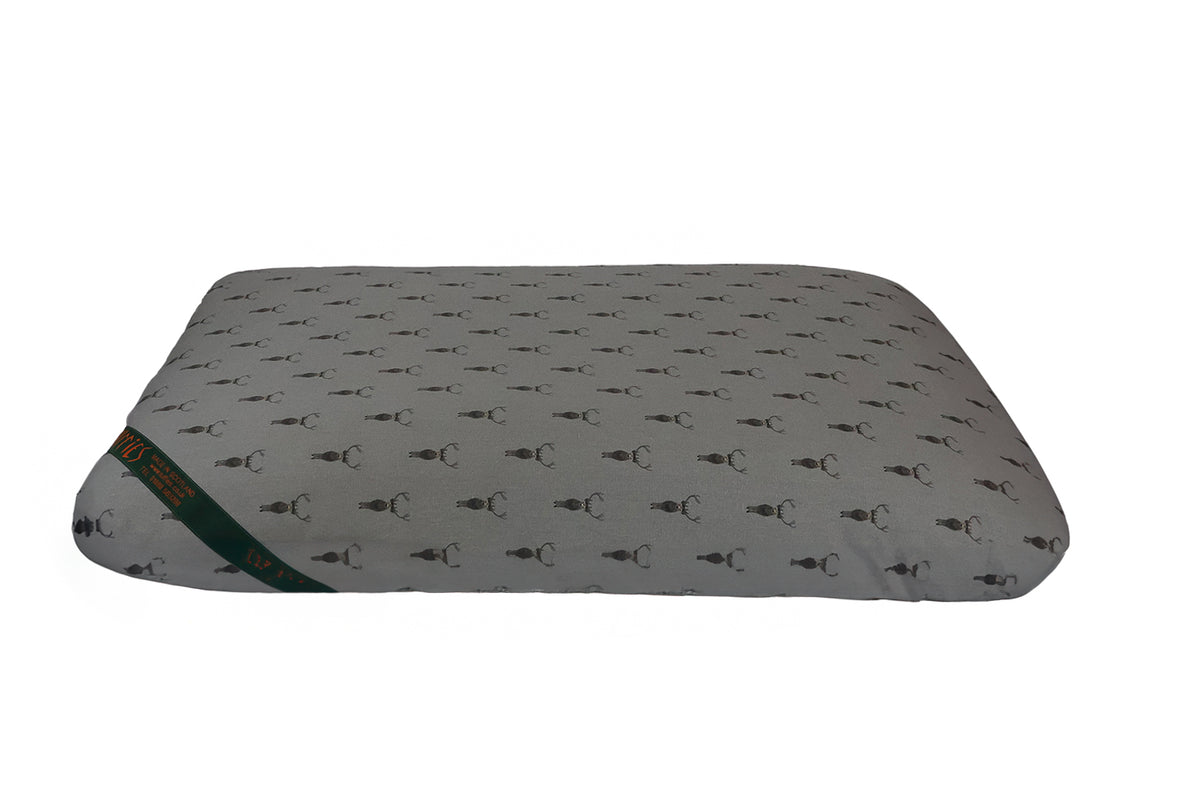 CLEARANCE : LARGE, 110 x 68 cm Twill Cover in Highland Stag